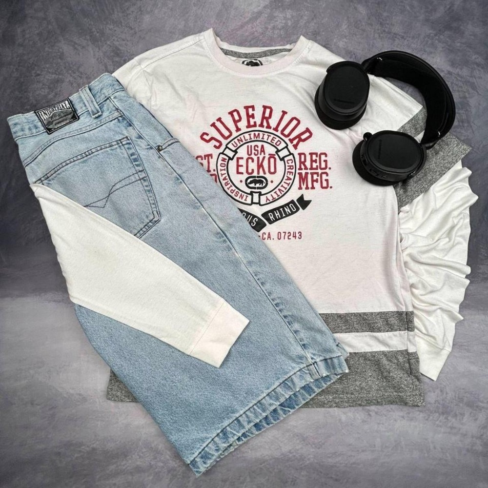 White and gray Ecko Unltd tee varsity style striping and front logo Clean y2k